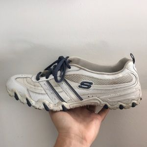 Sketchers tennis shoes
